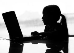 El Vaticano pide a los cinco gigantes tecnológicos del mundo que ayuden a proteger a los niños en Internet.